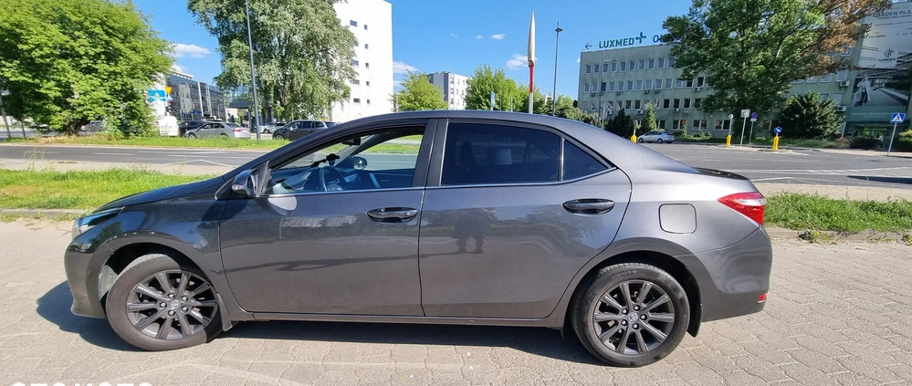 Toyota Corolla cena 52500 przebieg: 130914, rok produkcji 2016 z Warszawa małe 211